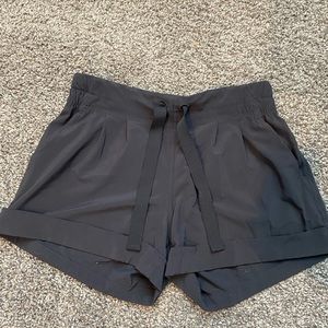 Lululemon Shorts size 4